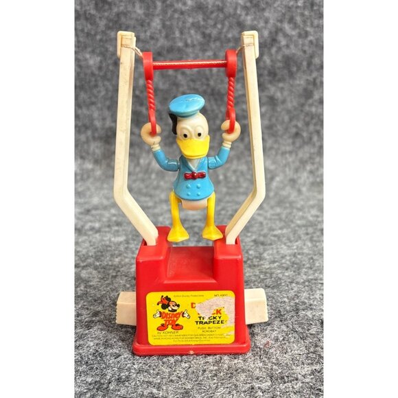 Toy Donald Duck Walt Disney Tricky Trapeze Kohner Bros Vintage Collectible - Picture 1 of 6